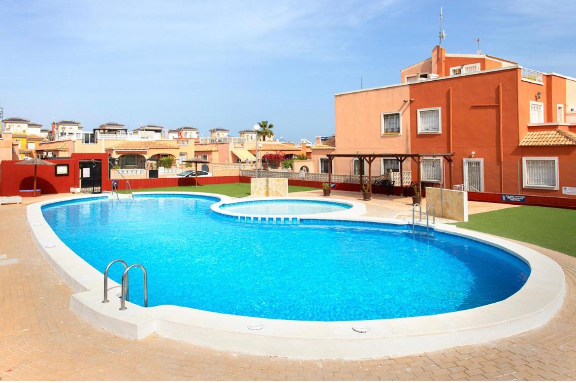 Bungalow La Herrada Los Montesinos Eksteriør billede